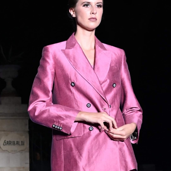 Suit - Picture 2 of 5